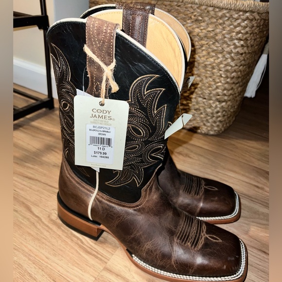 Brand new Cody James cowboy boots. Never worn - Picture 2 of 3